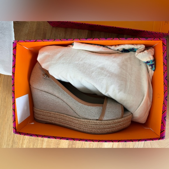 Tory Burch Tan Wedge Shoes - Picture 1 of 2
